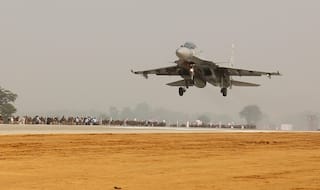 Watch IAF Touchdown Exercise on Lucknow-Agra Expressway on Zee News