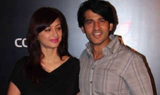 Bigg Boss 11 Contestant Hiten Tejwani Romancing Wife Gauri Pradhan in Their First TVC Video is Too Cute