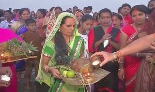 उगते हुए सूर्य को अर्घ्य देने के साथ संपन्न हुआ छठ पर्व, घाटों पर उमड़ा भक्ति का सैलाब