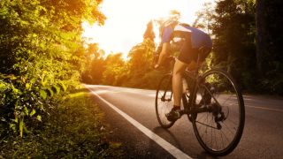 Avoid These Things While Cycling: साइकिल चलाने के हैं शौकीन तो इन गलतियों से रहें दूर, जानें किन बातों का रखना है आपको ध्यान