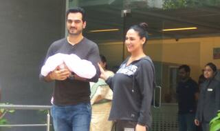Exclusive Pics: अस्‍पताल से डिस्‍चार्ज के बाद नन्ही परी को लेकर घर पहुंची ईशा देओल, देखिए पहली तस्वीरें