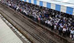 Mumbai Mega Block to Affect Local Train Services on Central, Harbour And Western Lines Till 4 PM Today