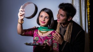 Karwa Chauth 2017 Gift Ideas For Wife: 5 Romantic Gifts To Make Your Wife Feel Special