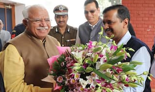 Arvind Kejriwal Meets Manohar Lal Khattar to Discuss Stubble burning, Air Pollution in Delhi