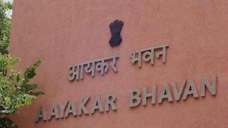 कर्नाटक में चुनाव से पहले ठेकेदारों के यहां आईटी छापे, 55 लाख कैश जब्त