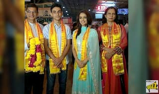 मिस वर्ल्ड 2017 मानुषी छिल्लर ने किए सिद्धिविनायक मंदिर में दर्शन