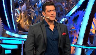 Bigg Boss 11 December 16 2017 Full Episode LIVE Update: Salman Khan Uses Honey Coated Words To Insult Arshi Khan