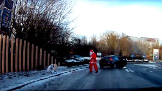 Santa Claus Rescues Woman Who Slipped On Icy Street In UK: Watch Video Santa Claus Rescues Woman Who Slipped On Icy Street In UK: Watch Video
