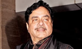 पटना साहिब सीट से कटेगा शत्रुघ्न सिन्हा का पत्ता, सुशील कुमार मोदी को उतार सकती है बीजेपी