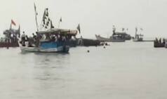 Four Dead, 32 Rescued as Boat With 40 School Children Capsizes Off Dahanu Coast in Mumbai