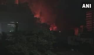 मुंबई: सिनेवस्ता स्टूडियों में लगी भीषण आग, मौके पर पहुंची फायर ब्रिगेड की 7 गाड़ियां
