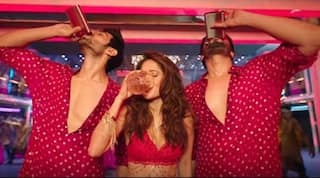 Sonu Ki Titu Ki Sweety Song Chhote Chhote Peg: Yo Yo Honey Singh Is Back In Full Form With This One