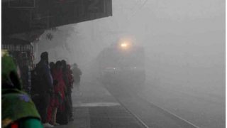 दिल्ली में घने कोहरे की वजह से 21 ट्रेनें रद्द, 18 फ्लाइटों का बदला समय