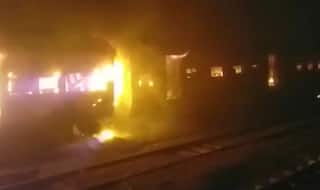 पटना-मोकामा पैसेंजर में लगी भीषण आग, 4 बोगियां खाक