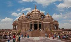 श्रद्धालुओं के लिए खोले गए अक्षरधाम मंदिर के कपाट, इन चीजों पर फिर भी रहेगी पाबंदी