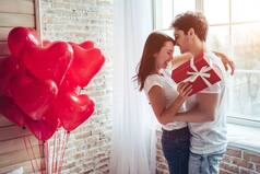 Valentine's Week 2021 Dates: Know When Can You Surprise Your Partner with Gifts, Hugs, Teddy, and Kisses!