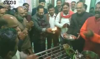 केंद्रीय मंत्री नकवी ने शिव मंदिर में  की पूजा, बाबरी मस्जिद विवाद पर भी बोले