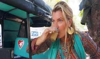 Hippie Woman Made A Whopping 227 Crore By Selling 'Chai' In The US
