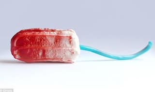 Bizarre! London Based Bakery Selling Bloody Tampon Macarons; Will You Eat It?