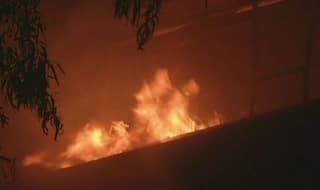 Delhi: Massive Fire at Malviya Nagar Godown Continues, 15 Fire Tenders Trying to Douse Blaze