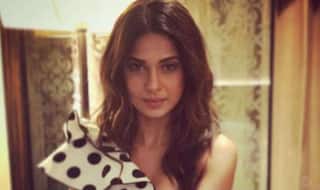 Jennifer Winget Absolutely Stuns In A Black Anarkali Suit - See Pic