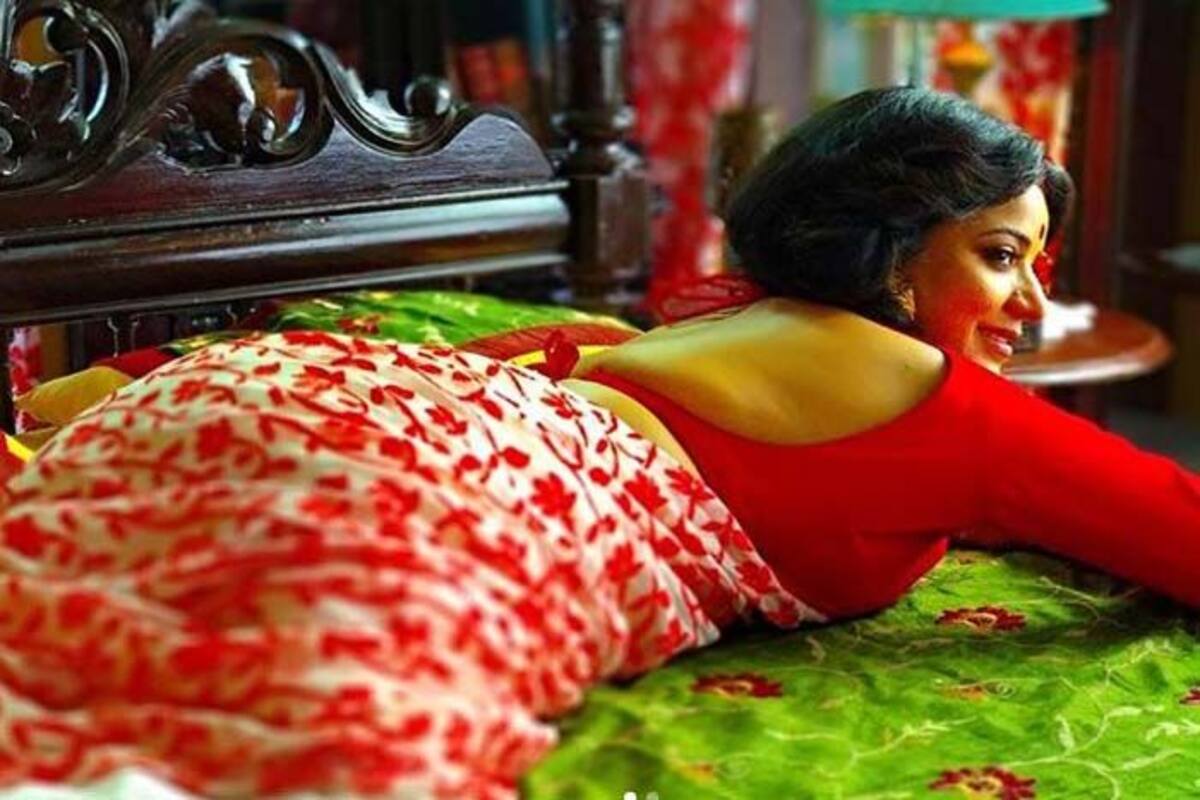 Xxx Sexy Monalisa Videos - Bhojpuri Actress Monalisa Looks Her Sexiest in a Boss Lady Avatar ...