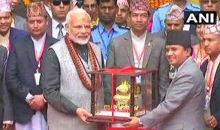 नेपाल के मंदिरों में पहुंचे पीएम मोदी, तो कांग्रेस ने लगा दिया ऐसा आरोप