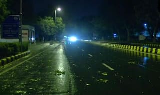 Massive Dust Storm, Strong Winds Hit Delhi NCR