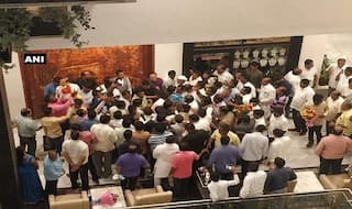 Karnataka CM Designate HD Kumaraswamy Mobbed by Own Party Workers For Selfie