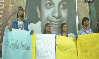 Kolkata Youths Offer Free Hugs at Station in Protest Against Assault on Couple For Hugging