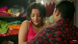Bhojpuri Actress Monalisa aka Jhuma Boudi's Sensuous Expressions Will Drive Away Your Tuesday Blues, Watch