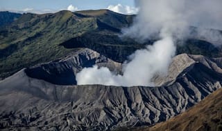 Bali: Over Dozen Flights Cancelled After Mount Agung Volcano Erupts
