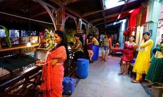 जीबी रोड पर पुलिस ही मानव तस्करी में लिप्त, महिला आयोग का आरोप