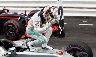 Hamilton Cruises to Victory in Hungarian GP, Builds Championship Lead Over Vettel