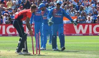 धोनी ने फिर दिखाया बड़प्पन, VIDEO देखकर आपकी नजर में बढ़ जायेगी इज्जत
