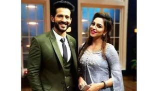 Arshi Khan And Hiten Tejwani Groove To 'Mere Rashke Qamar', Watch Their Chemistry