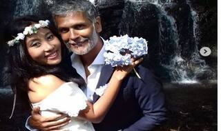 25 साल छोटी पत्नी से बढ़ रहा मिलिंद सोमन का इश्क, स्पेन में फिर की शादी, देखें तस्वीरें...