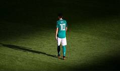 Football World Stands With 'Five-Time German Footballer of The Year' Mesut Ozil, Following Retirement Citing Racism
