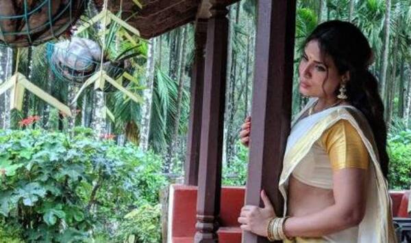 Shakeela Richa Chadha S First Look Revealed Looks Hot In Kerala Saree India Com