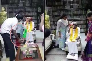 When Karunanidhi Played Cricket With Grandson!