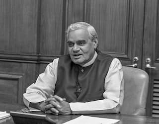 अटल बिहारी वाजपेयी का लखनऊ से रहा है गहरा नाता, 'राष्ट्रधर्म' पत्रिका की संभाली थी जिम्मेदारी
