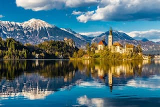18 Spectacular Photos of Lake Bled in Slovenia Will Take Your Breath Away