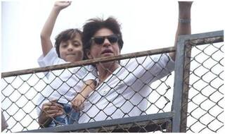 Shah Rukh Khan And AbRam Khan Greet Fans Outside Mannat on Eid