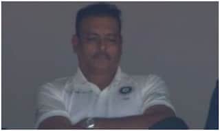 मैच के दौरान रवि शास्त्री को आई नींद, ड्रेसिंग रूम में 'खर्राटा' लेकर हुए ट्रोल, VIDEO