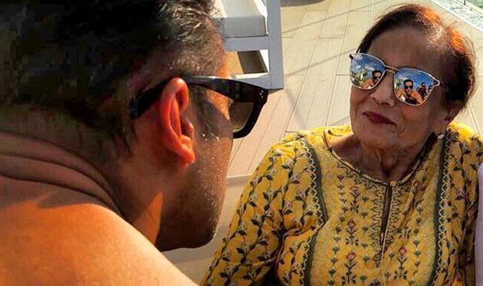 salman-mother