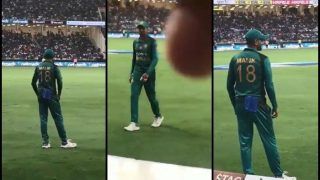 Asia Cup 2018 Super Four: Pakistani Cricketer Shoaib Malik's EPIC Response When Fan Reminds Him No 18 Jersey is Indian Regular Captain Virat Kohli's as Rohit Sharma's India Beat Pakistan -- WATCH