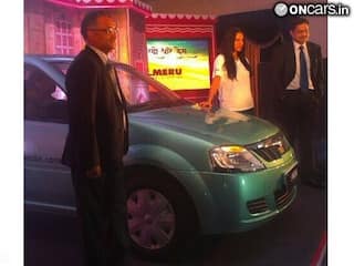 Meru Cabs launch its services in Jaipur; Neha Dhupia flags off the first cab