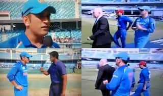 Thala MS Dhoni Walking Out as Captain Gets King-Like Welcome