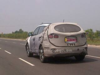 Scoop: 2014 Auto Expo bound Hyundai Santa Fe caught testing