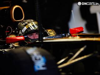 Robert Kubica injures leg, doubts over F1 comeback in 2012